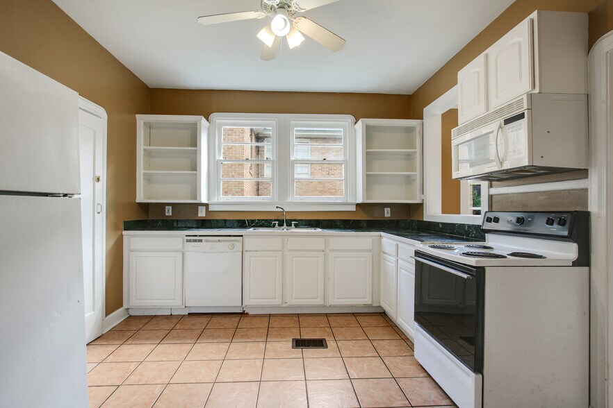Building Photo - 2106 S Carrollton Ave