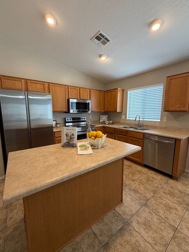 Building Photo - 4 Bedroom on Large Lot in Queen Creek