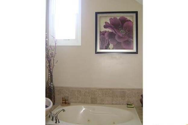 Building Photo - 166 Stults Ln