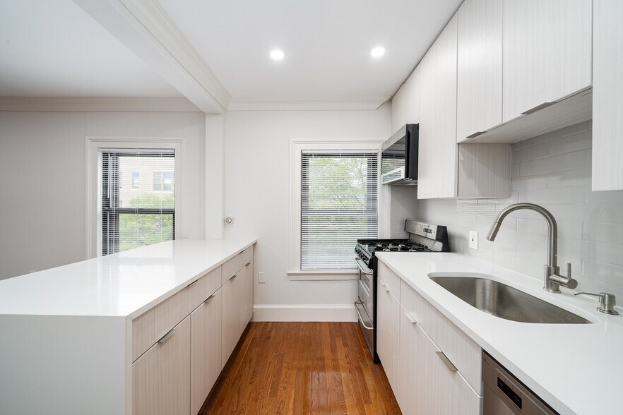 Building Photo - 211 Pavonia Ave