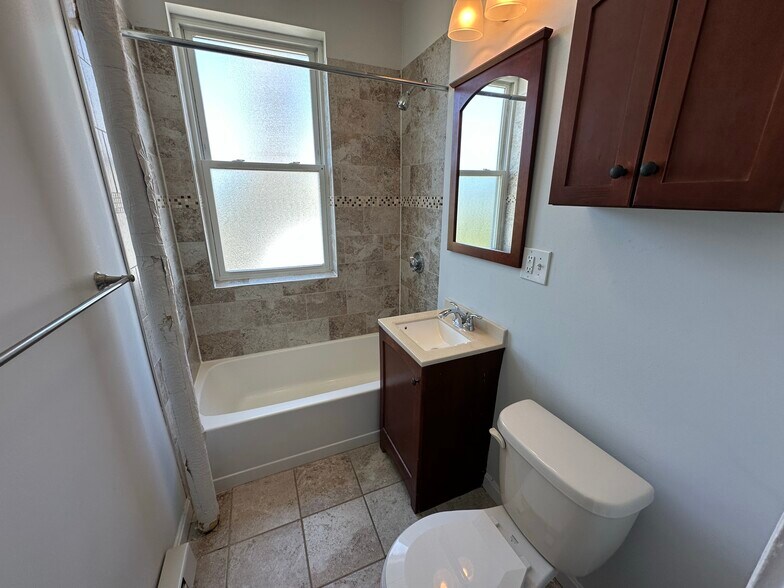 Building Photo - 130 Highland Ave