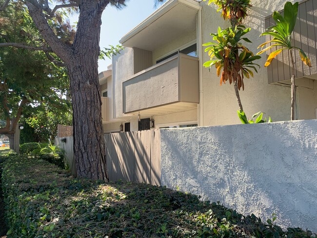 Building Photo - 16765 Barefoot Cir