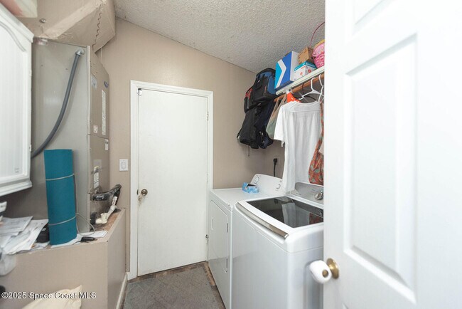 Building Photo - 2667 Deercroft Dr