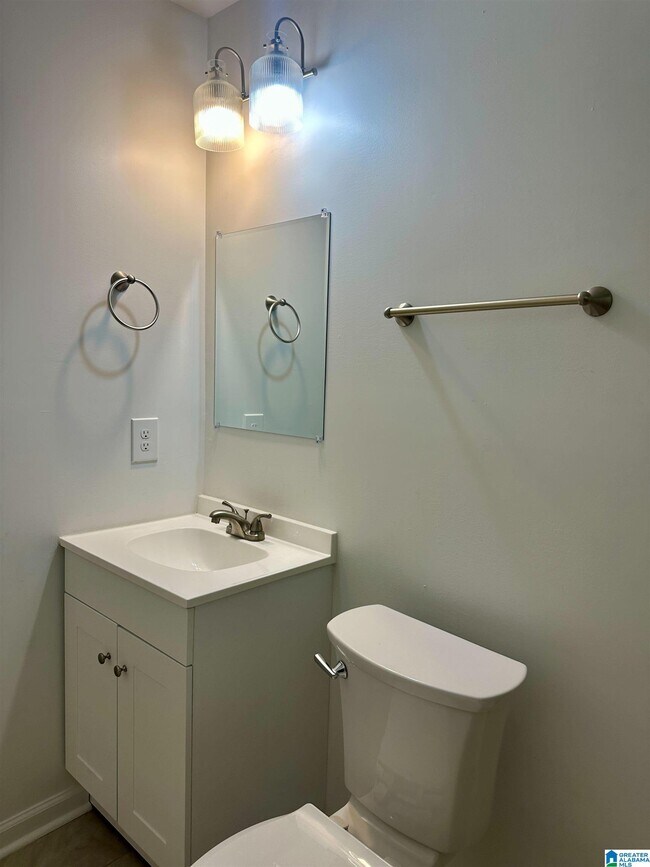 Building Photo - 1911 19th Ct N