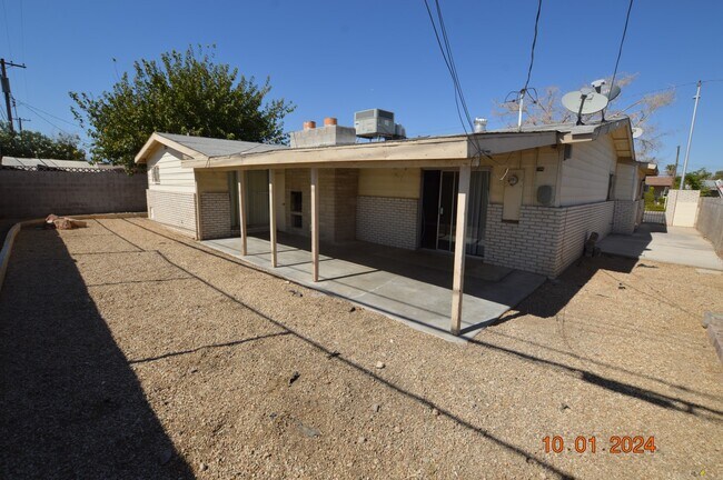 Building Photo - 2805 Kings Way