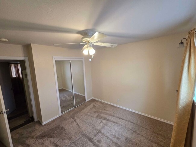 Building Photo - Spacious Home in NE Heights