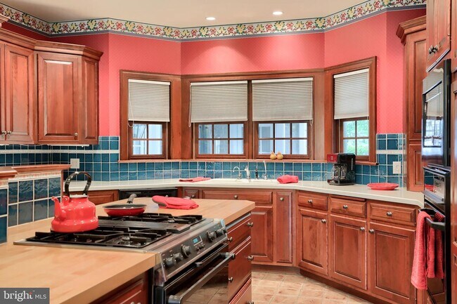 Building Photo - 1886 Conard Rd