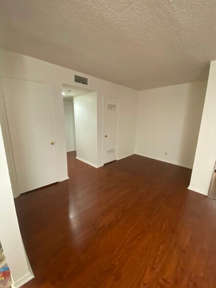 Building Photo - 1157 Rosedale Ave