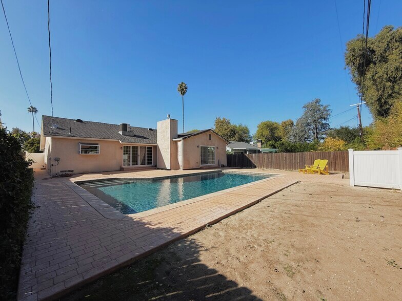 Building Photo - 5932 Cahill Ave