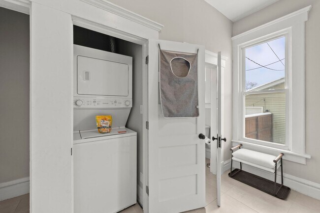 Building Photo - Fully Furnished Luxury Condo in Olde Towne East