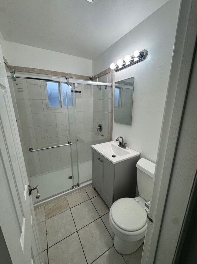 Building Photo - S 33rd