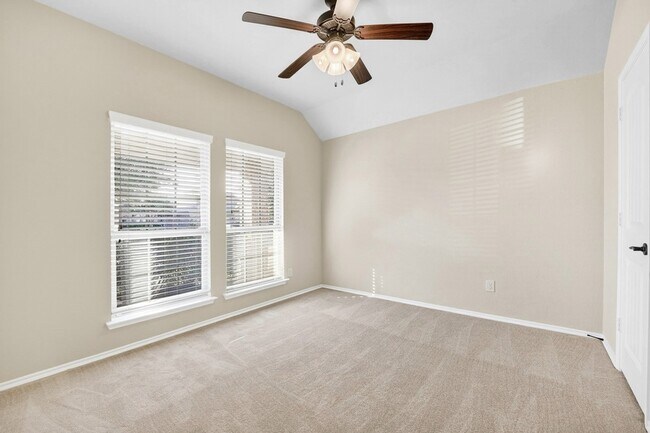 Building Photo - 217 Rugby Ln