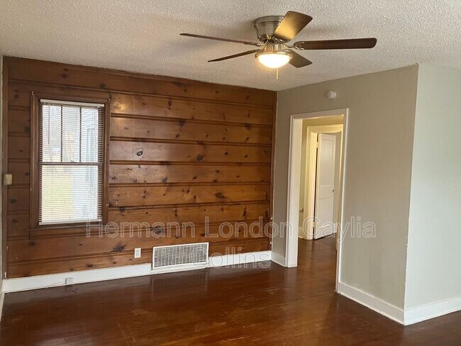 Building Photo - 135 Hereford Ave