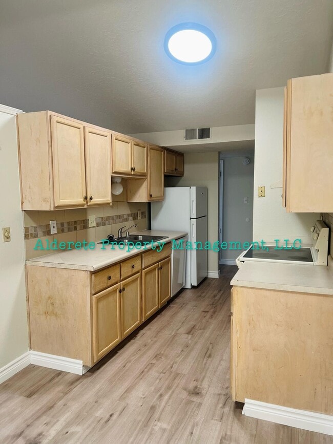 Building Photo - 9006 Sonya Ave SW