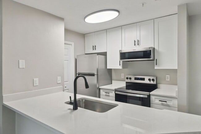 Building Photo - Newly Renovated Ground Floor Condo in Gated Altamonte Springs Community!