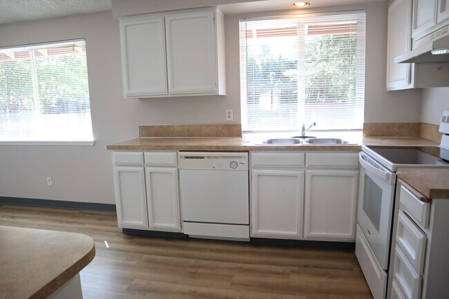 Building Photo - 4518 NE 142nd Ave