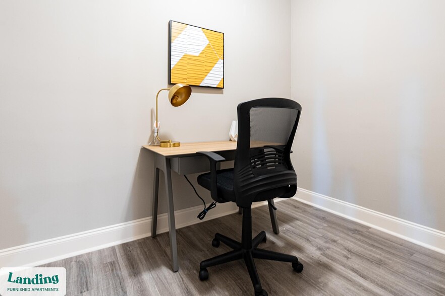 Building Photo - 305 Laredo Dr