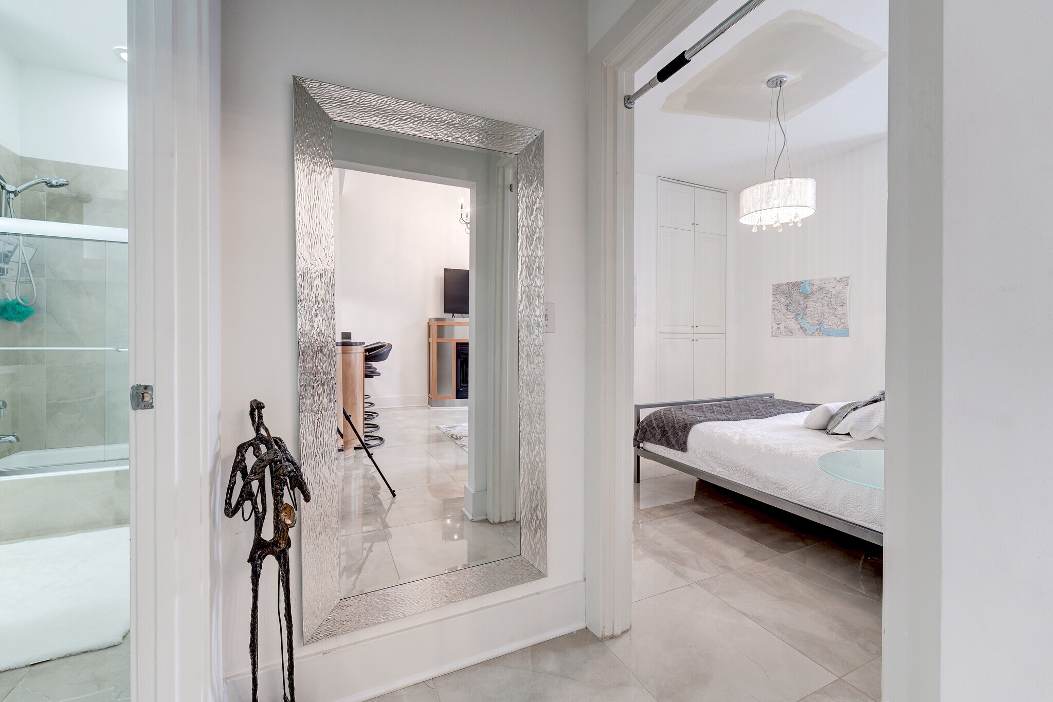 Plenty of room for large mirrors & artwork! - 2328 Champlain St NW