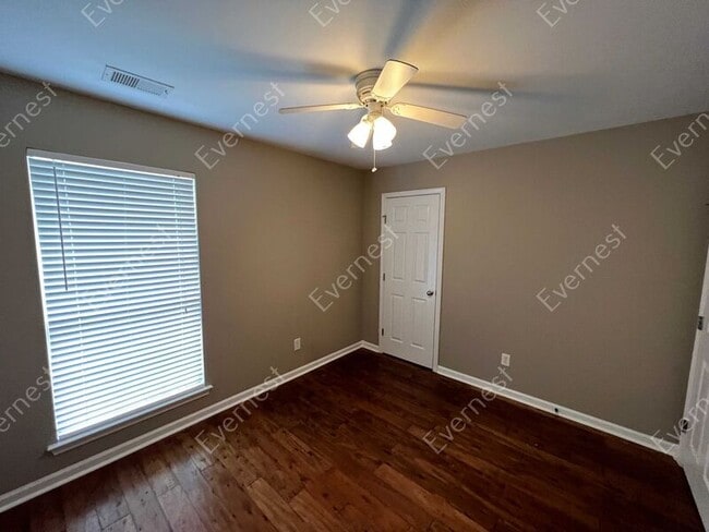 Building Photo - 323 Forest Lakes Dr