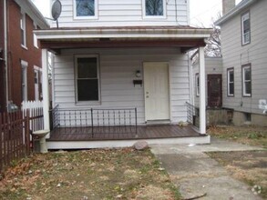 Building Photo - Full rehab on Quiet street in West Price Hill