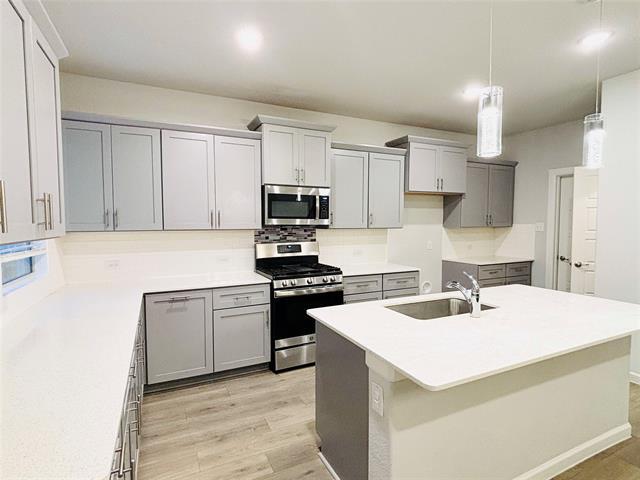 Building Photo - 4732 Bluffview Dr