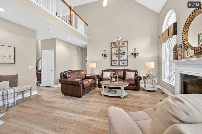 Building Photo - 5 Bed 4 Bath Multi Family House