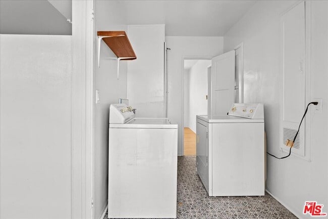 Building Photo - 228 3rd Ave
