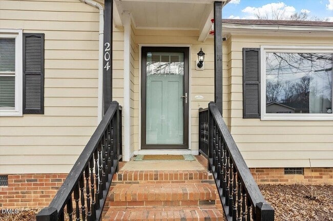 Building Photo - 204 Charles St