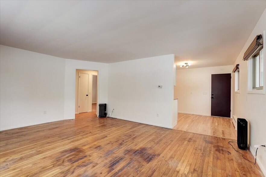 Living Room - 1719 Carver St