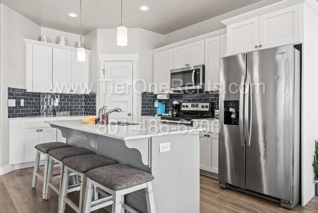 Building Photo - NO DEPOSIT option available for qualified ...