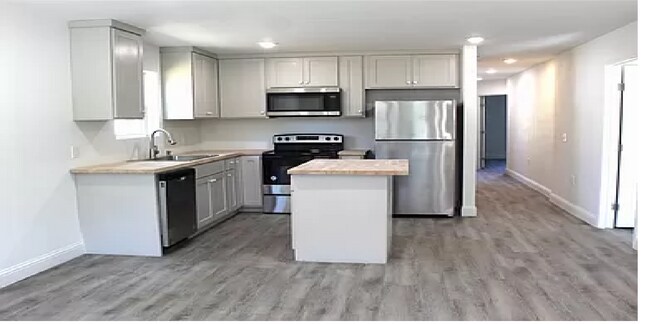 Building Photo - 911 E Lewis Dr