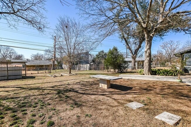 Building Photo - 1419 Corona Dr