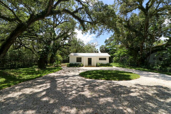 Building Photo - 2101 Riverland Rd