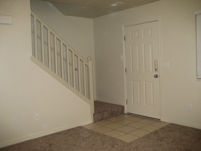 Living Room - 4498 Chukar Dr