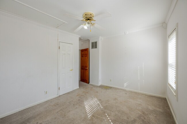 Building Photo - 21 17th St SE