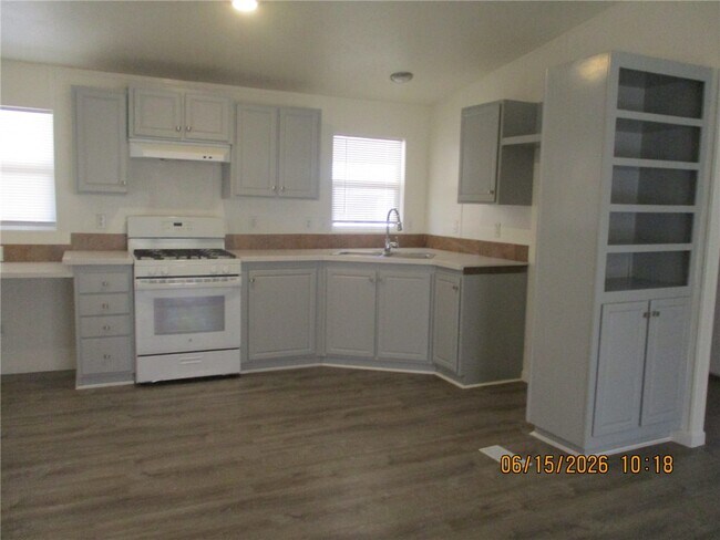 Building Photo - 569 Harbor Dr