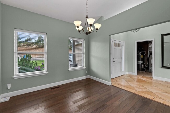 Building Photo - Beautiful Aspen Shores Home – 3 Bed, 1.75 ...