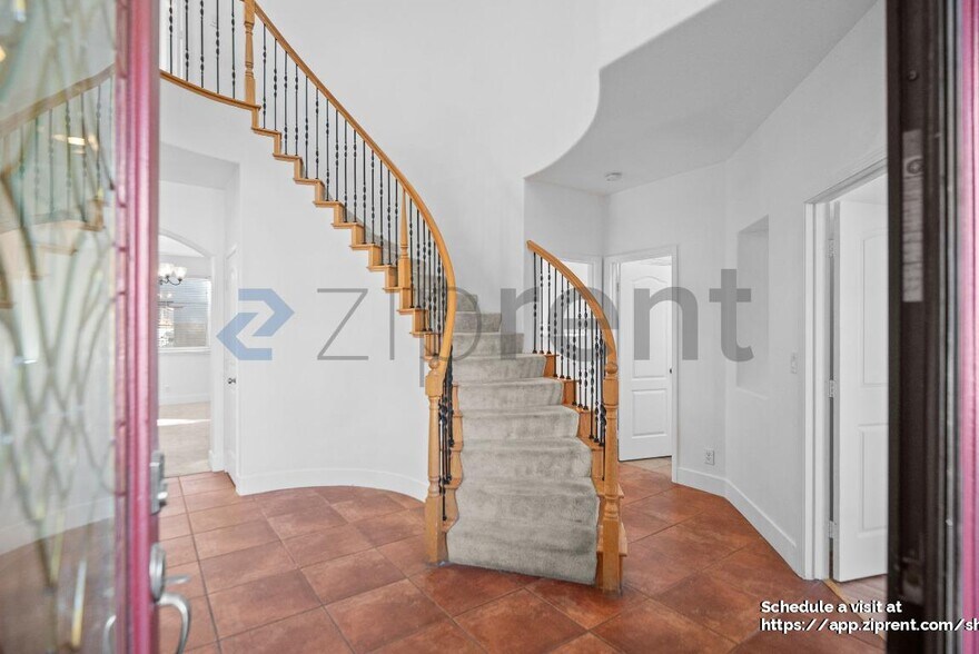 Building Photo - 207 Barcelona Dr