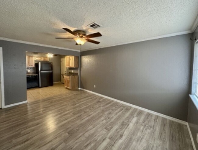 Building Photo - 4 bedroom