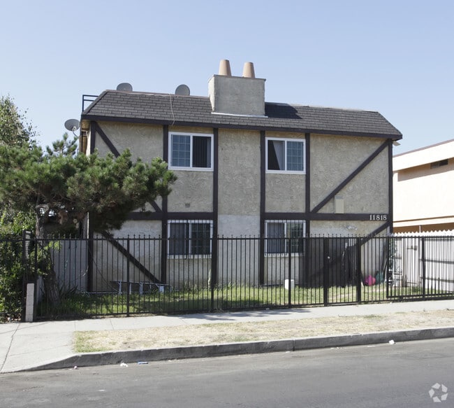 Building Photo - 11818 Hart St