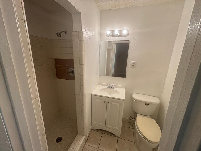 Building Photo - 5083 Applewood Dr