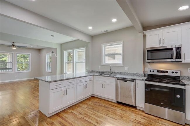 Building Photo - 807 Gilbert St SE