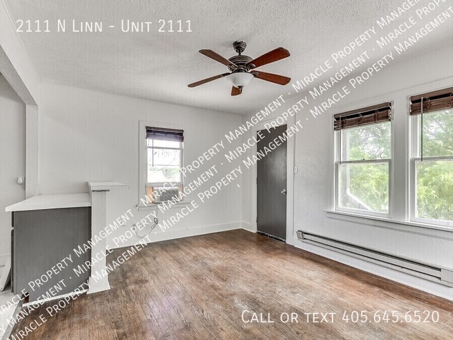 Building Photo - 2111 N Linn-Unit 2111