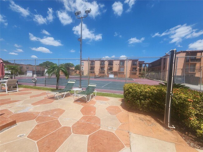 Building Photo - 7101 Miami Lakes Dr