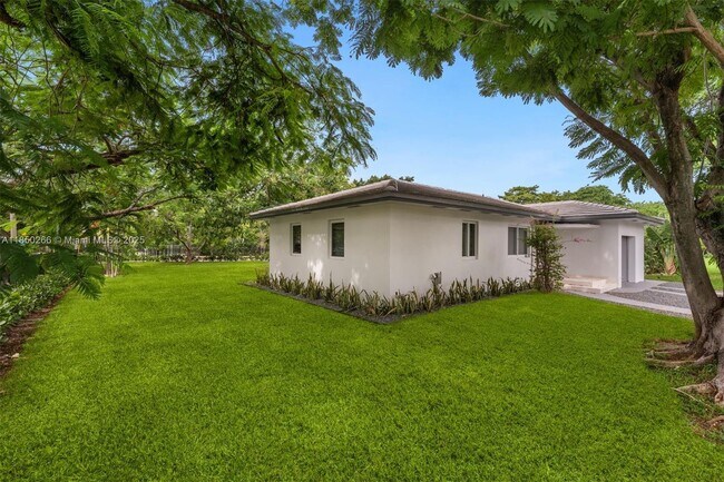 Building Photo - 810 NW 7th St