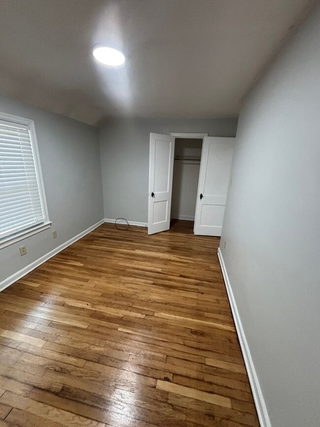 Building Photo - 946 Sells Ave