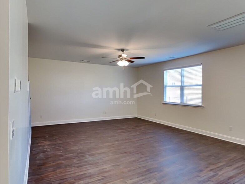 Building Photo - 2071 Williamshire Ln