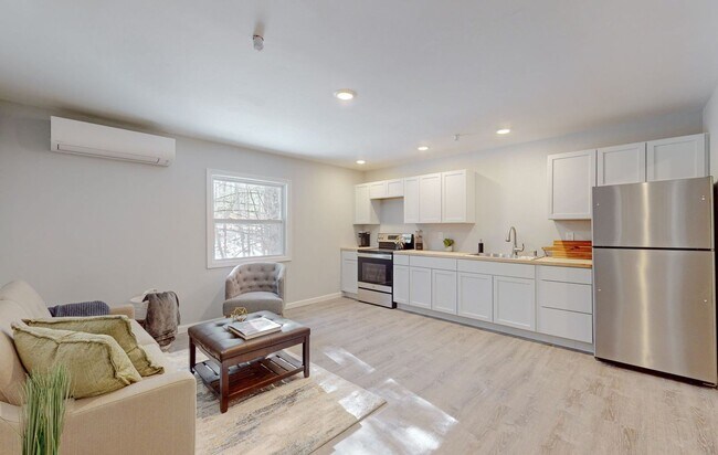 Building Photo - Charming 1BR Available. August 14th!