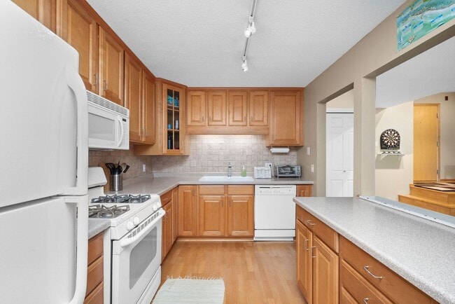 Building Photo - 4860 Park Commons Dr