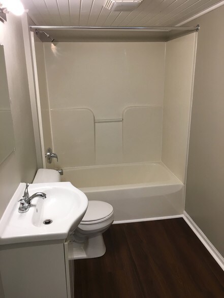 Building Photo - 223 N West St